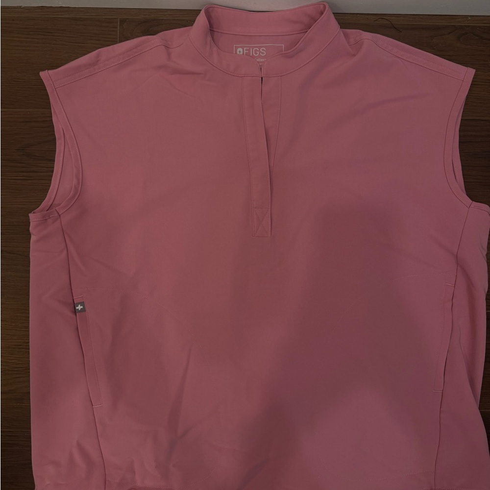 FIGS Women's Scrub Top Rafaela in Chalk Pink